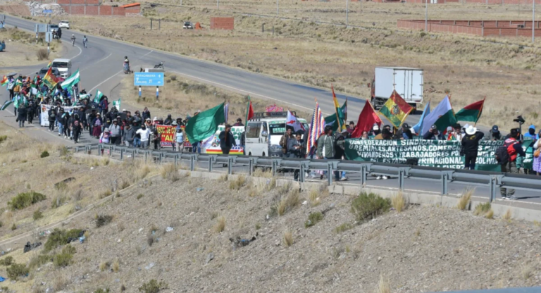 20240611193143-gremiales-inician-marcha-desde-patacamaya-a-la-paz-con-pliego-petitorio-de-8-puntos