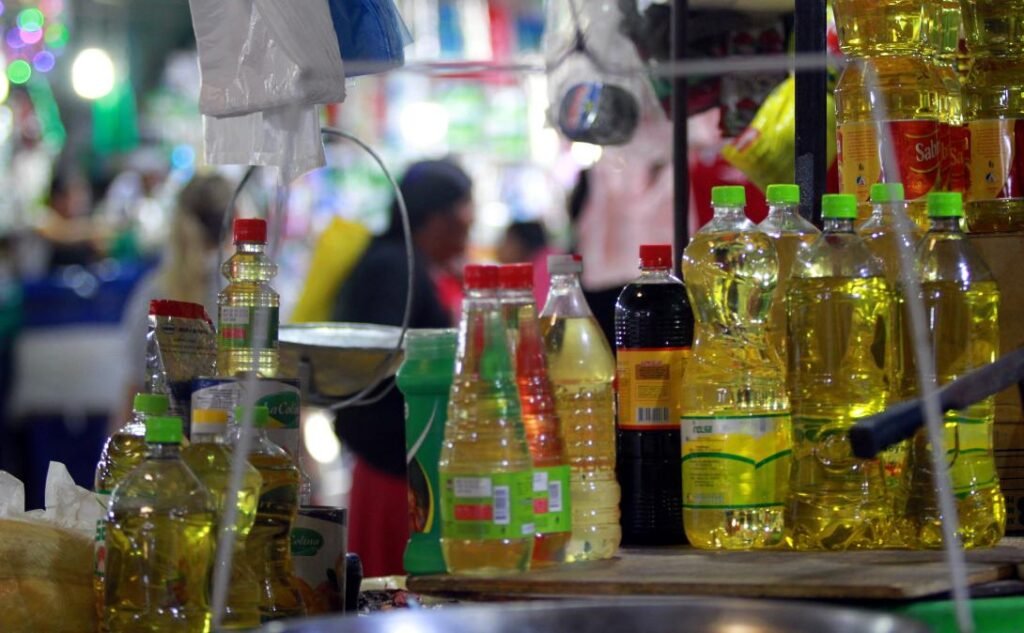 venta-de-aceite-en-mercados-foto-ricardo-montero_1099602468_0